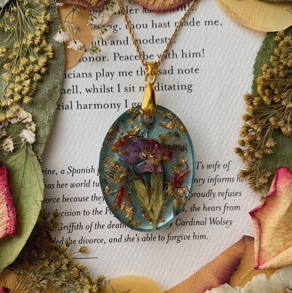 Floral Resin Jewelry Workshop: Earrings, Pendants, Keychains - Featured image