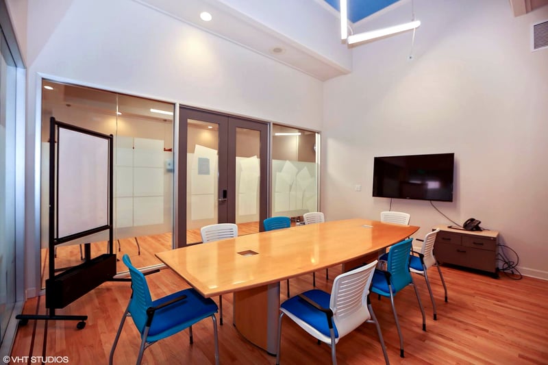 Intimate Meeting Room for Events in Heritage District - Gallery image