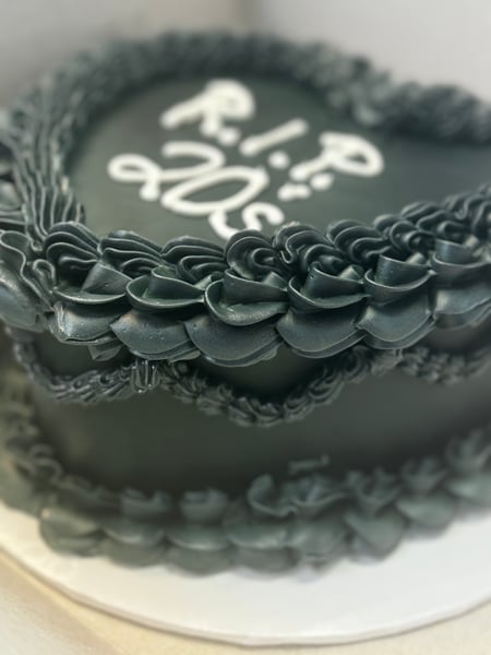 Vintage Cake Decorating Class: Shell Borders and Scrollwork - Gallery image