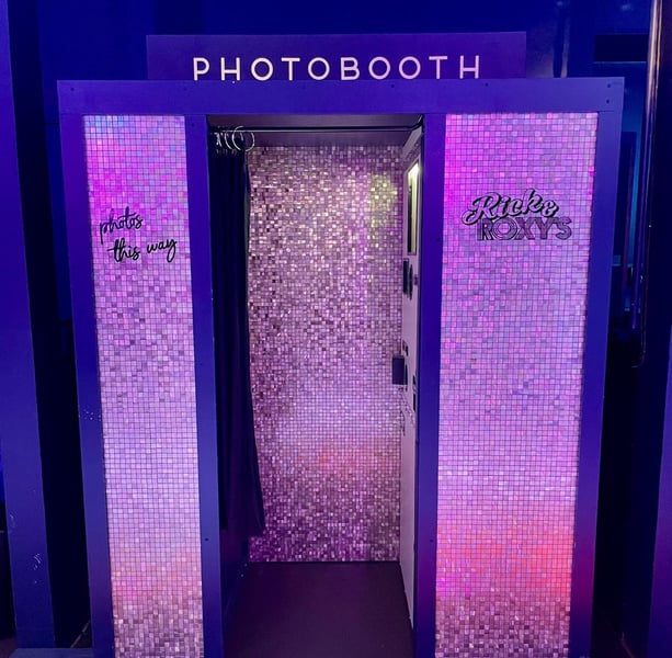 Retro Dual-Concept Nightclub and Bar - Gallery image