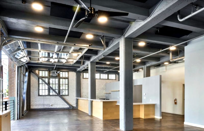 Waterfront Photo Studio with Exposed Brick - Gallery image