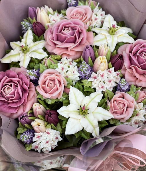 Buttercream Flower Cupcake Bouquet Class: Pipe and Arrange - Gallery image