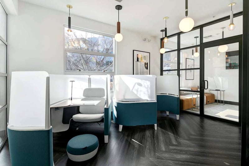 Handsome Meeting Room for Gatherings - Gallery image