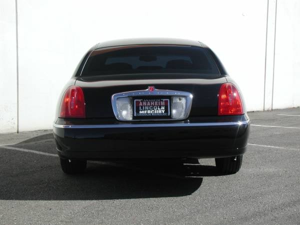 Lincoln Town Car Luxury Rental for Weddings, Parties & Nights Out - Gallery image