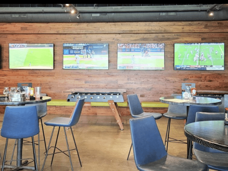 🏌️‍♂️  Interactive Golf & Lounge Experience (1-Bay) - Gallery image
