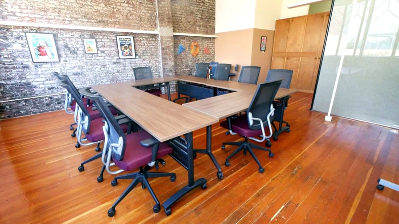 Enchanting Meeting Room for Gatherings - Gallery image