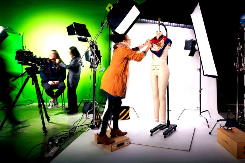 Studio with Dimmable Lighting for Up to 20 Guests, 1,905 Sq Ft - Gallery image