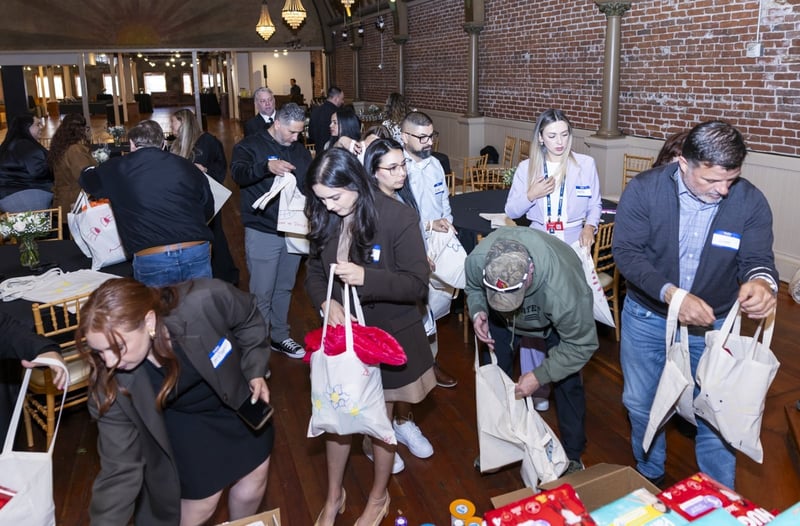 Group Team Building School Supply Build – Experiences – photo 3