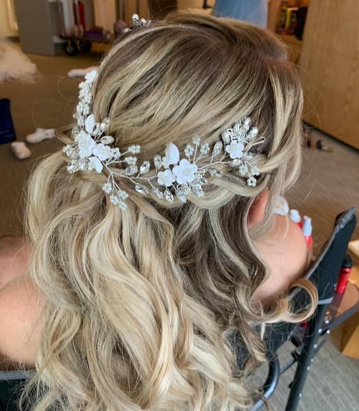 Day-of Wedding Hair Styling for the Bride in All Styles - Featured image