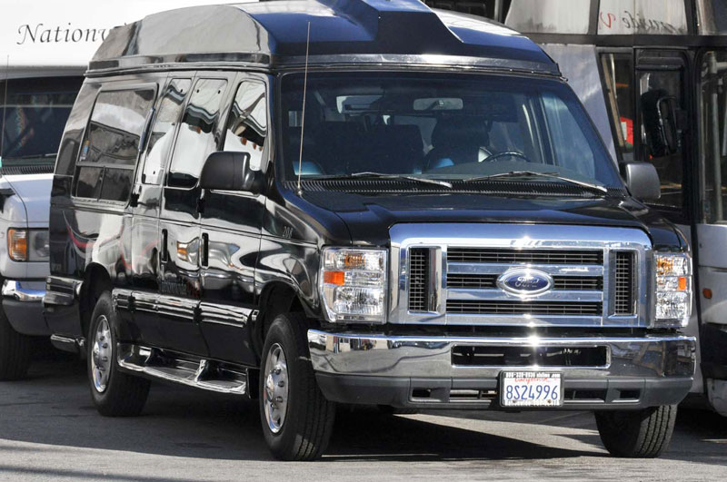 8 Passenger Executive Limousine Van Chauffeured Rental for Events - Gallery image