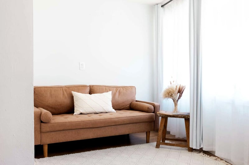 Intimate Photo Studio with Natural Light in Fairfax - Gallery image