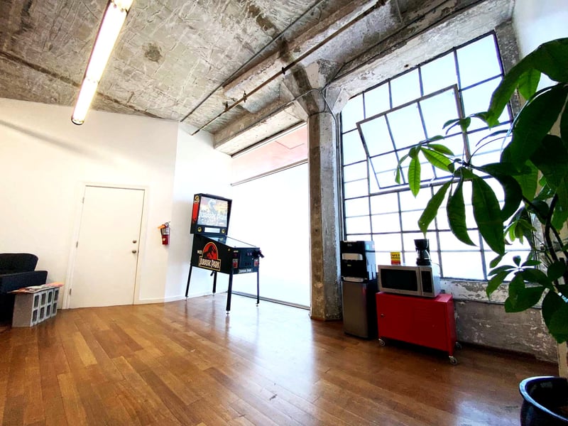 Design Studio with High Ceilings for Events in South Kennedy Tract - Gallery image