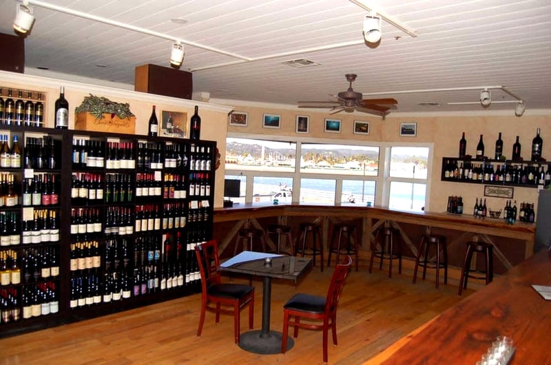 Expansive Wine Bar for Hosting - Gallery image