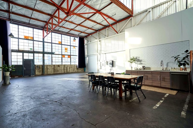 Photo Studio with Skylights and Natural Light - Gallery image