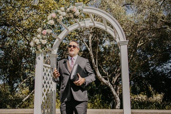 Weekday Elopement Officiant Ceremony, Trilingual Service - Anniversary - Featured image