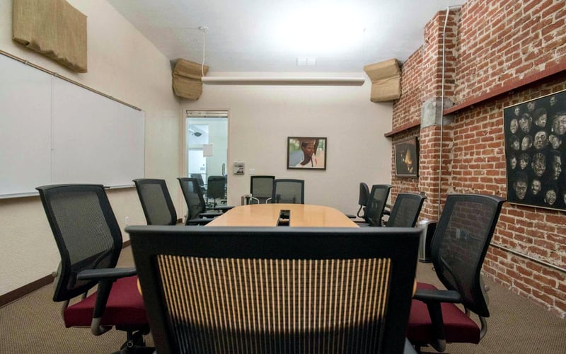 Breathtaking Meeting Room for Special Occasions - Gallery image