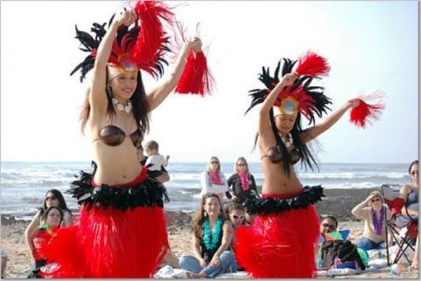Hula Dancers for Luau Parties and Wedding Events - Anniversary - Featured image