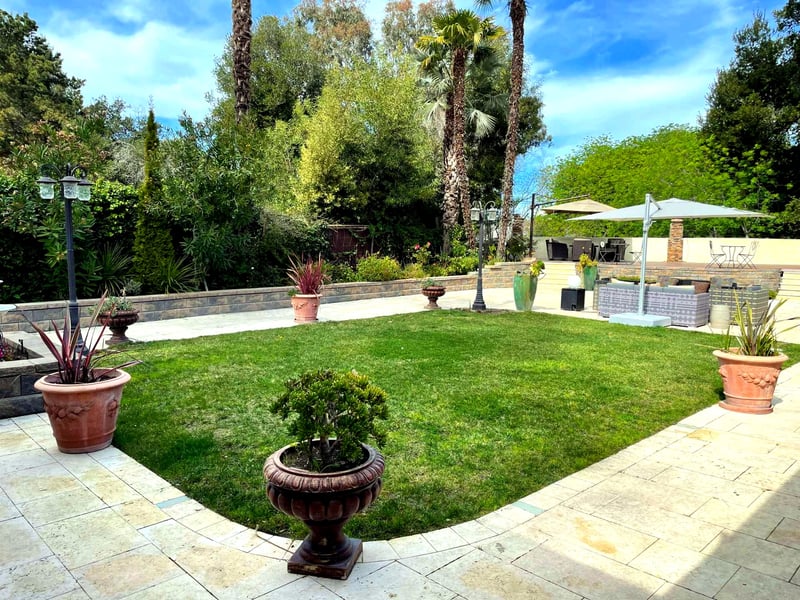 Grand Outdoor Space for Celebrations in Duveneck/St. Francis - Featured image