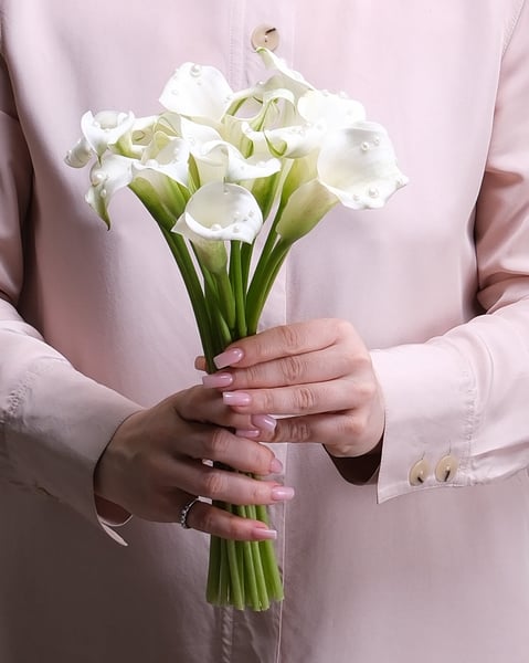 Minimalist Mini Calla Lily Bridal Bouquet with Optional Pearls - Gallery image