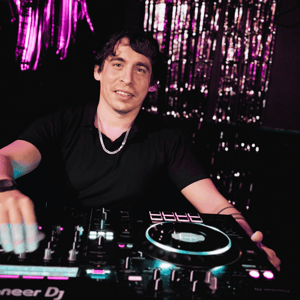 Professional Chicago DJ | Weddings, Corporate & Private Events DJs - Featured