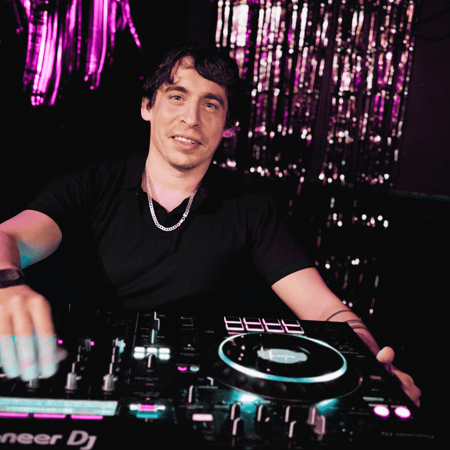 Professional Chicago DJ | Weddings, Corporate & Private Events - Holiday Party - Featured image