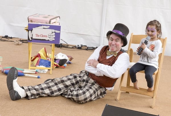 Clown Performer for Kids Birthday Parties and Family Festivals - Baby Shower - Featured image