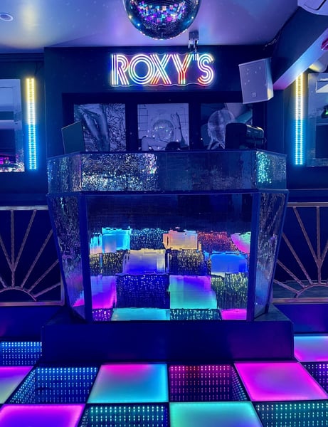 Retro Dual-Concept Nightclub and Bar - Gallery image