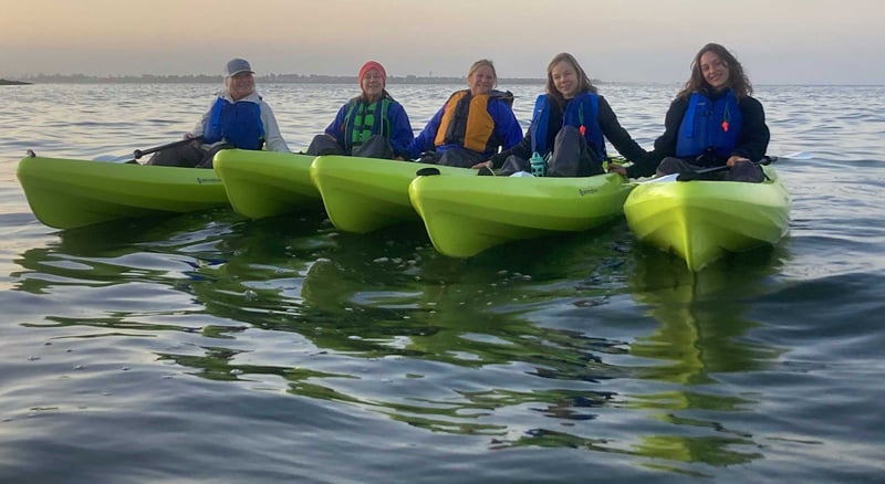 Guided Team Kayak Tour Past Houseboats, Harbor Seals and Ships - Gallery image