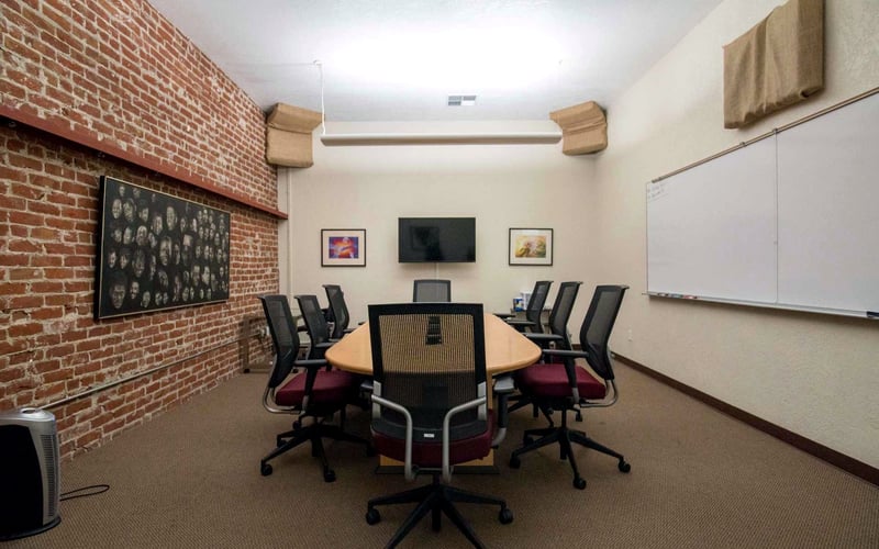 Breathtaking Meeting Room for Special Occasions - Gallery image