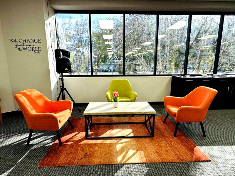 Spacious Boardroom with Projector for Up to 10 Guests, 500 Sq Ft - Gallery image