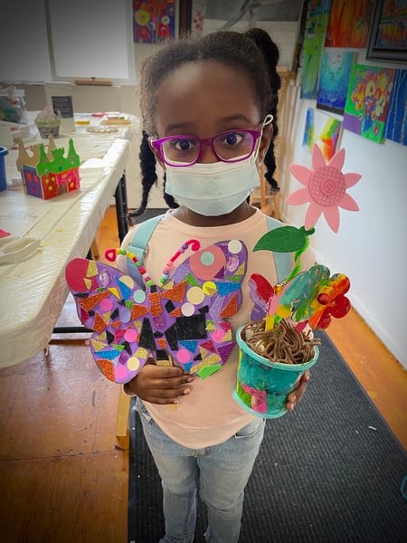 Kids Art and Craft Camp with Drawing, Ceramics and Suncatchers - Gallery image