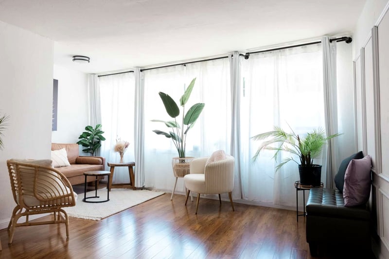 Intimate Photo Studio with Natural Light in Fairfax - Gallery image