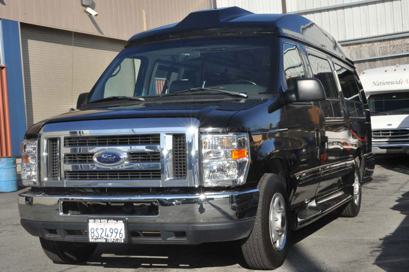 8 Passenger Executive Limousine Van Chauffeured Rental for Events - Gallery image