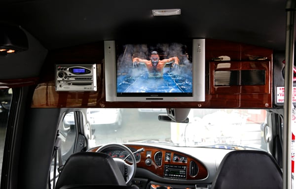 12 Passenger Executive Limousine Bus Rental for Weddings & Events - Gallery image