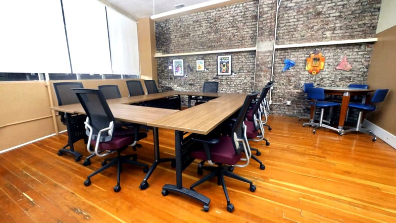 Enchanting Meeting Room for Gatherings - Gallery image
