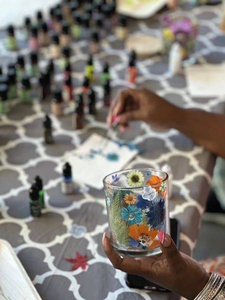 Botanical Candle Making Class: Pour a Soy Candle With Flowers - Gallery image