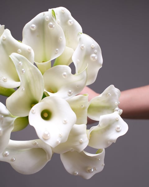 Minimalist Mini Calla Lily Bridal Bouquet with Optional Pearls - Gallery image