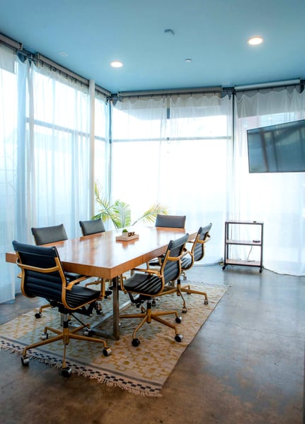 Gorgeous Meeting Room for Gatherings - Gallery image