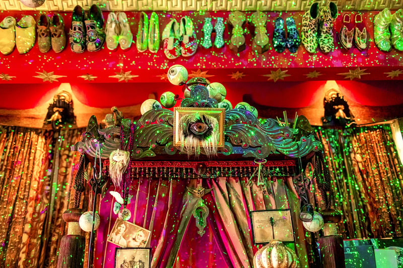 Immersive Art House Team Building: Screen-Free Rooms and Gardens - Gallery image