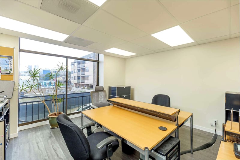 Modern Office Suite with Natural Light for Up to 10 Guests - Gallery image