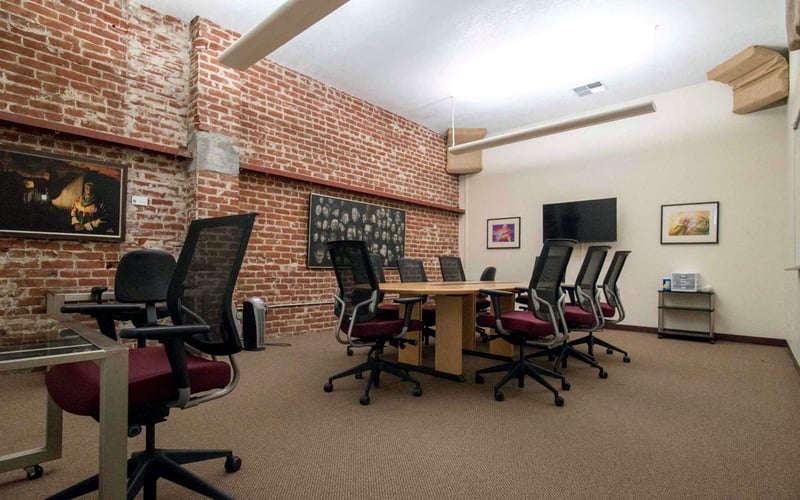 Breathtaking Meeting Room for Special Occasions - Gallery image