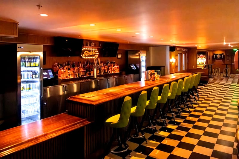 Inviting Bar & Lounge for Celebrations in Marina in San Francisco - Featured image