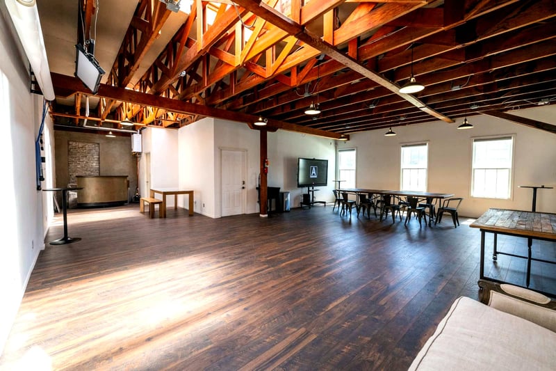 Rustic Photo Studio with Sound System for Up to 10 Guests - Gallery image