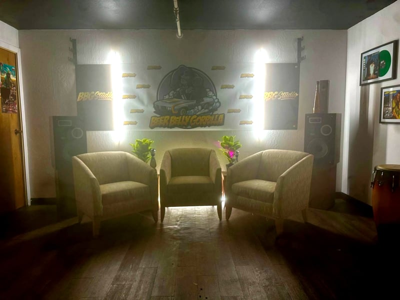 Intimate Photo & Video Studio for Events in Southwest Annex - Gallery image