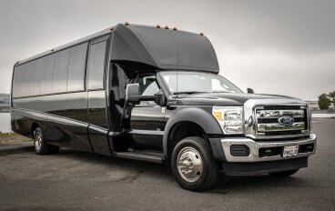 Mini-Coach Bus Rental for Corporate Outings and Wedding Shuttles - Reunion - Featured image