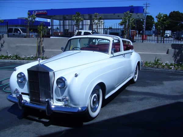 Silver-Cloud Rolls-Royce Convertible Rental for Weddings & Events - Anniversary - Featured image