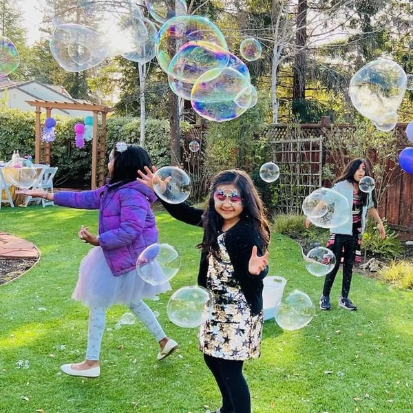 Giant Bubble Show for Kids Birthday Parties and Family Festivals - Gallery image