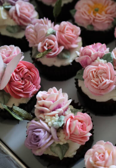 Buttercream Cupcake Decorating Workshop: Roses, Daisies/Scabiosa - Gallery image