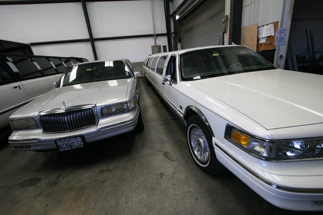14 Passenger Stretch Limousine Luxury Rental for Parties & Events - Gallery image