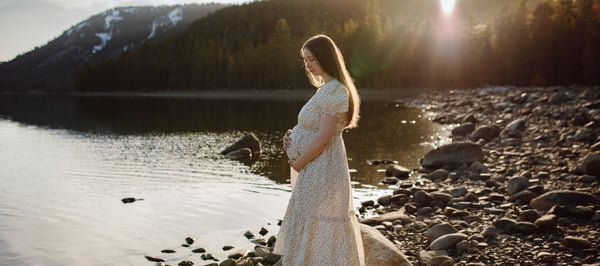Maternity Photography Ninety-Minute Fine Art Portrait Session - Anniversary - Featured image